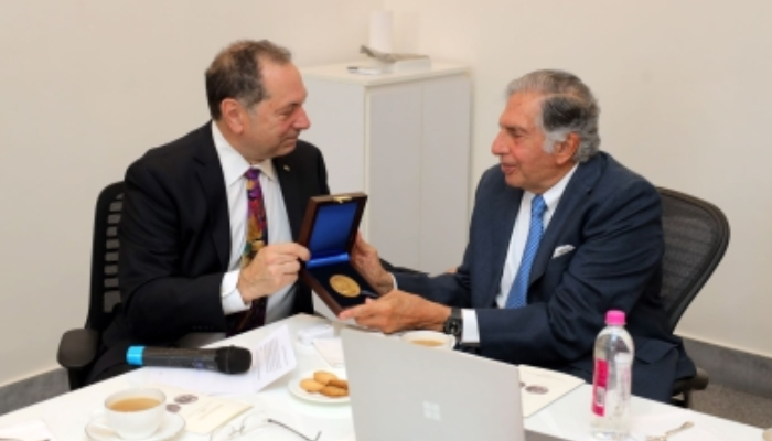 ASME Executive Director/CEO Tom Costabile (left) presents the 2022 Hoover Medal to Ratan Tata.
