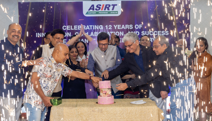 A cake-cutting ceremony added to the commemorative spirit of the evening