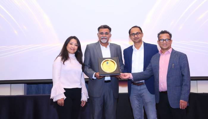 Atul Luthra and Manpreet Singh Co-Founders of 5Tattva receiving CSG Award 2025